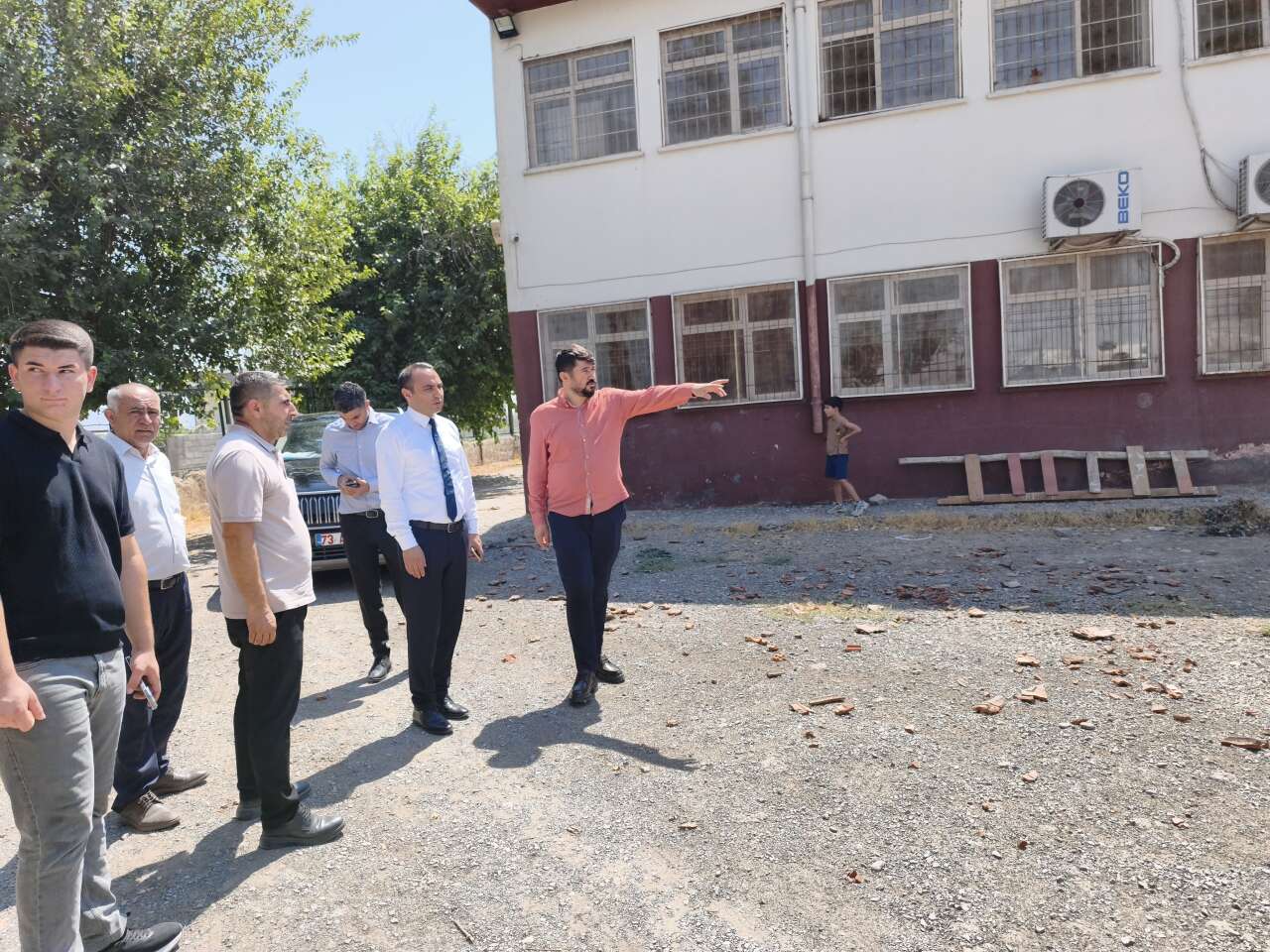 silopide-o-koy-icin-dugmeye-basildi-hem-okul-hem-saglik-alani-yenileniyor