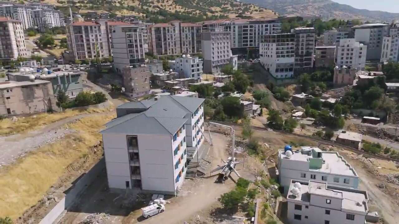 sirnakta-24-derslikli-dev-okul-icin-geri-sayim-95i-tamamlandi-acilis-tarihi