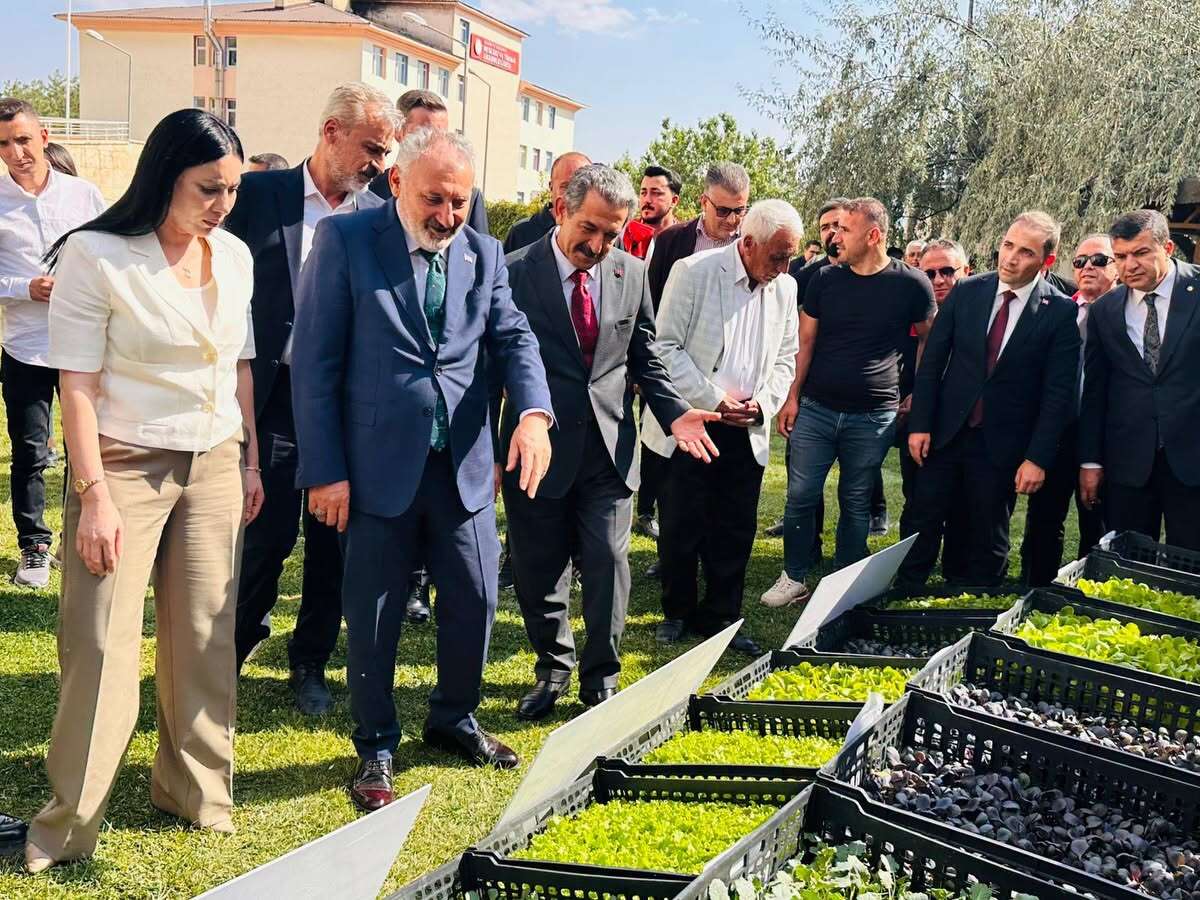 sirnakta-ureticilere-152-bin-sebze-fidesi-ve-coban-cantasi-dagitildi-2