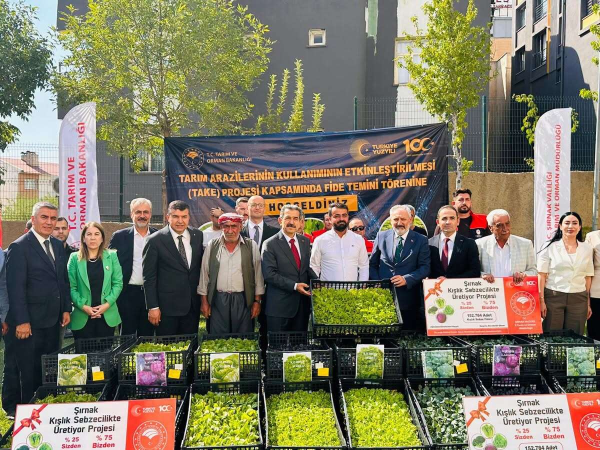 sirnakta-ureticilere-152-bin-sebze-fidesi-ve-coban-cantasi-dagitildi-3