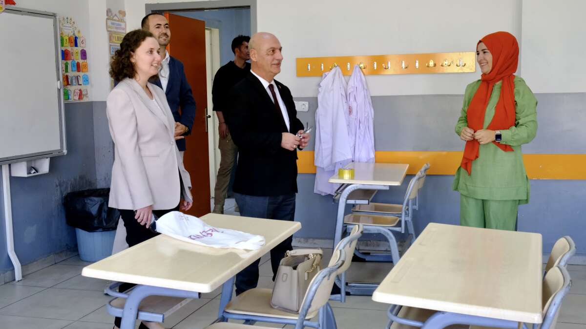sirnakta-yeni-donem-oncesi-hareketli-saatler-sinif-sinif-gezdiler