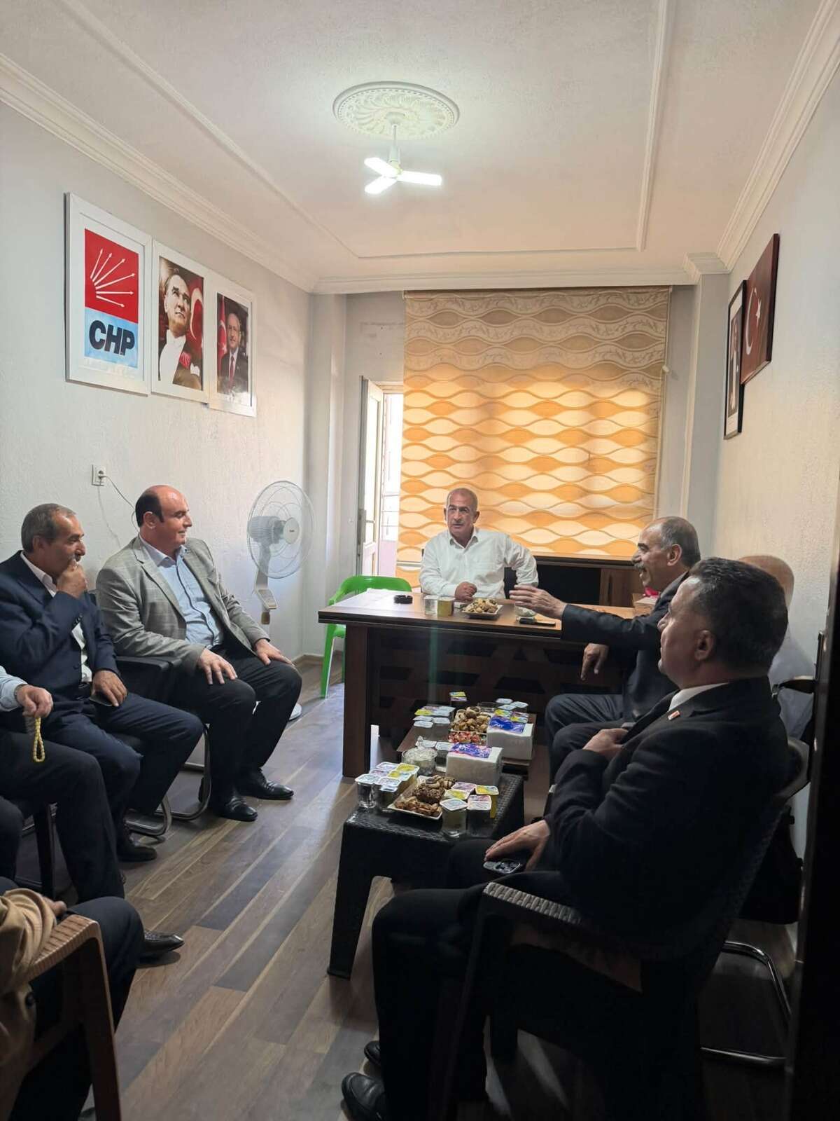 chp-silopi-ilce-baskanligina-atanan-sivan-usal-gorevine-basladi-chp-sirnak-il-baskani-sait-namdar-ve-il-yonetimi-ilce-binasini-ziyaret-ederek-usala-basarilar-diledi