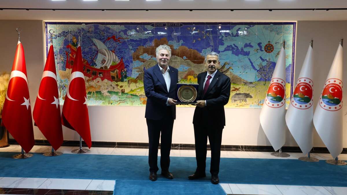 vali-birol-ekici-baskanliginda-gerceklestirilen-toplantida-silopi-sera-organize-tarim-bolgesi-projesinin-hayata-gecirilmesine-yonelik-calismalar-ve-izlenecek-yol-haritasi-degerlendirildi