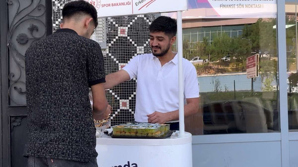 sirnaka-adim-atar-atmaz-karsilastilar-yurt-kapisinda-oyle-bir-jest-yapildi-ki