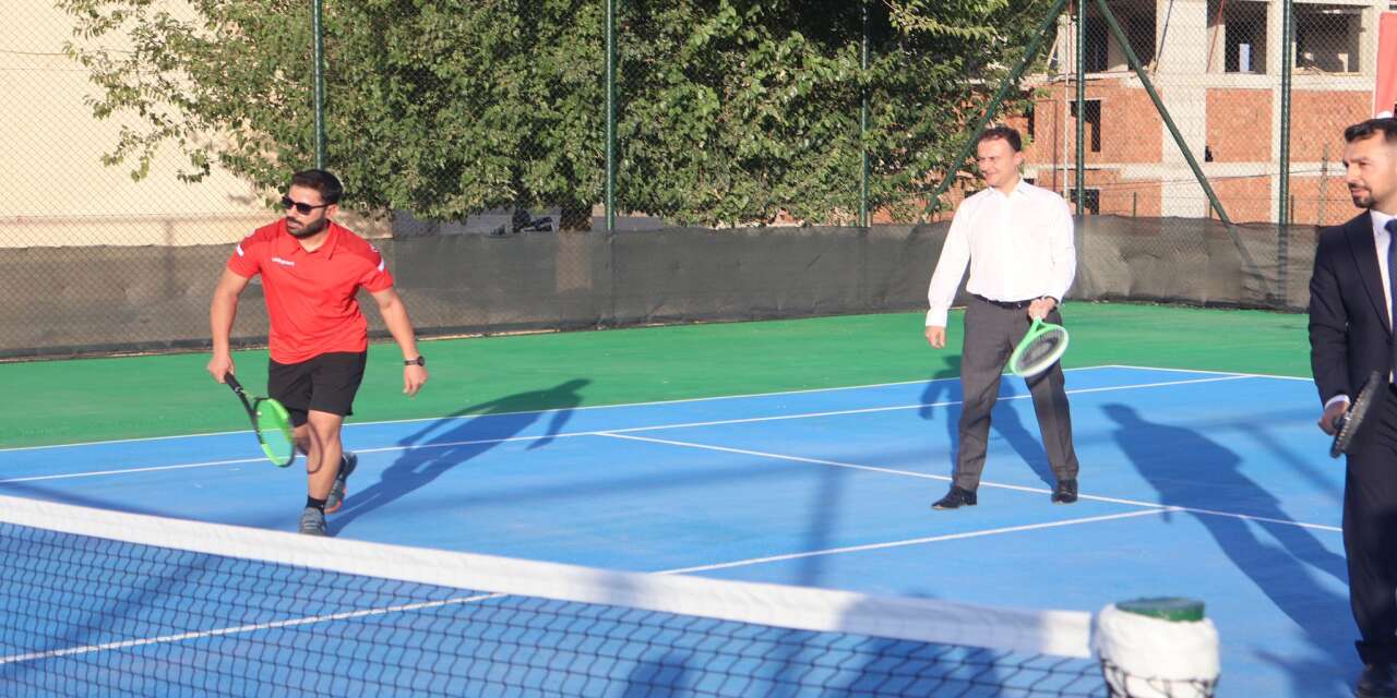 sirnakta-spora-yeni-tesis-idilde-tenis-kortu-acildi