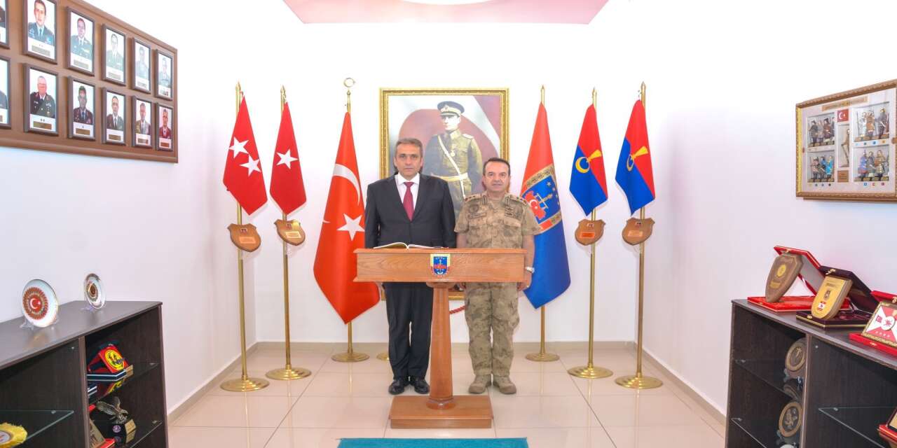 sirnak-il-emniyet-muduru-volkan-sazaktan-il-jandarma-komutanligina-veda-ziyareti