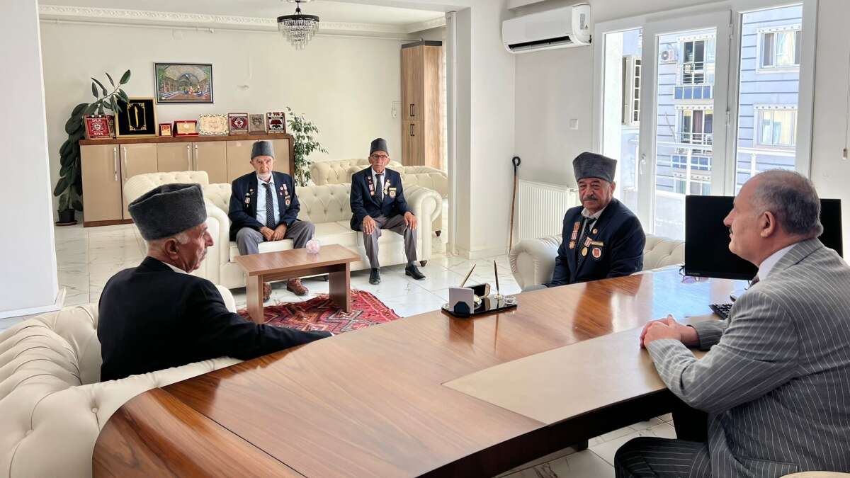 sirnakta-duygu-dolu-bulusma-kahraman-gaziler-il-muduru-salih-kayayi-ziyaret-etti