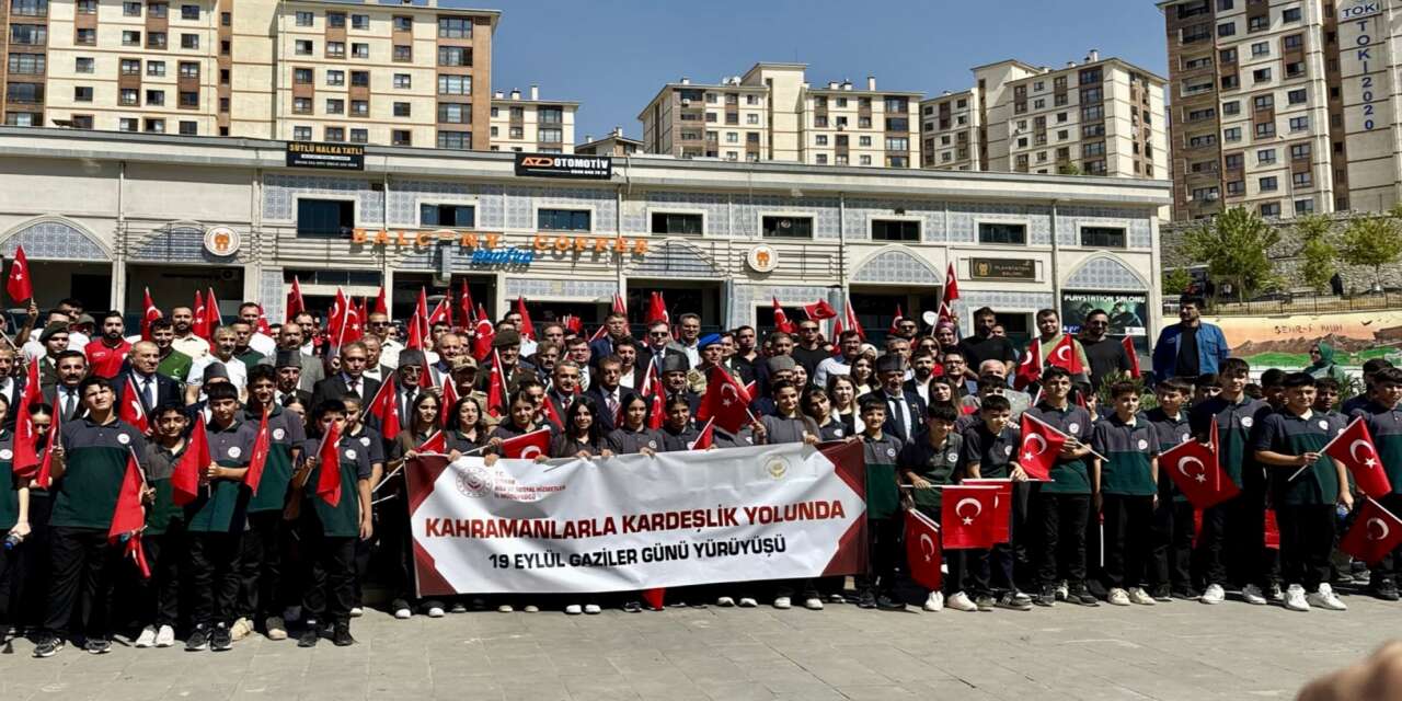 sirnakta-gaziler-gunu-coskusu-kahramanlarla-kardeslik-yolunda-yuruyusu