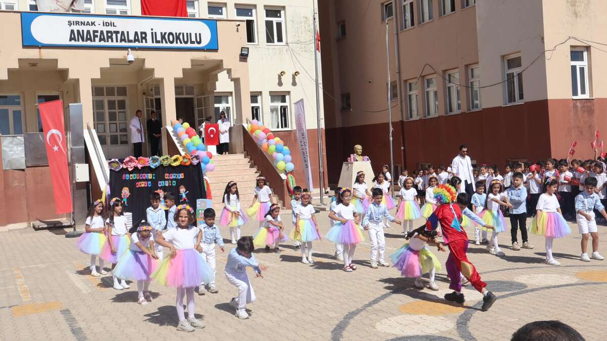 sirnakta-ogrencilerin-ilkogretim-haftasi-heyecani-dikkat-cekti