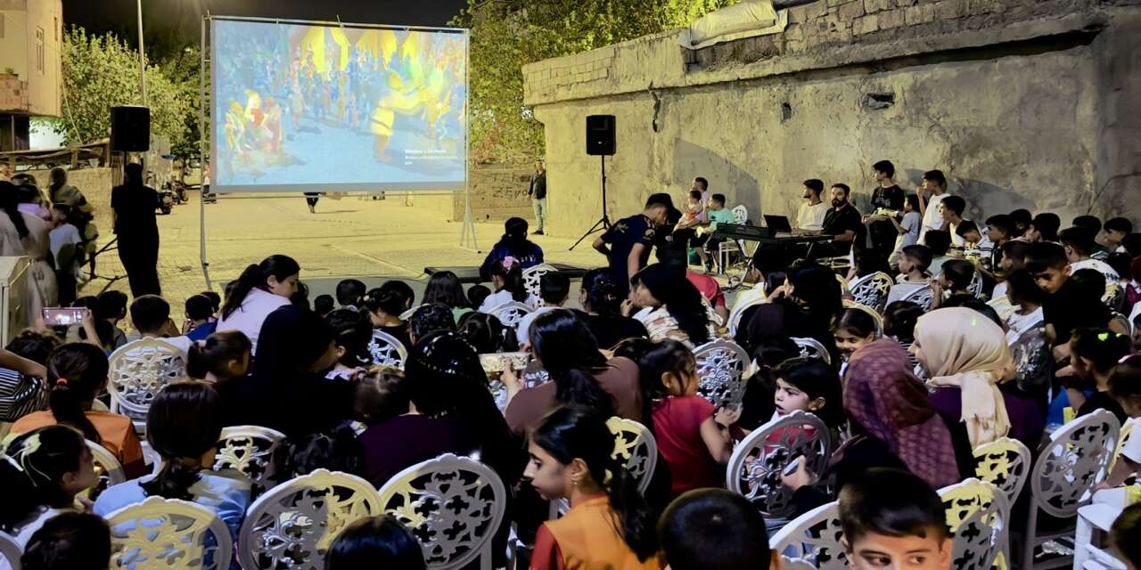 silopi-belediyesi-kultur-ve-sosyal-isler-mudurlugu-tarafindan-cudi-mahallesinde-duzenlenen-etkinlikte-srek-filmi-gosterildi