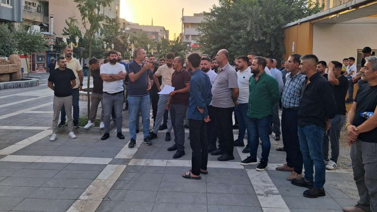 sirnakin-silopi-ilcesinde-tanker-sektorunde-calisan-soforler-calisma-kosullari-ve-sektorde-yasadiklari-sorunlara-iliskin-taleplerini-kamuoyuna-acikladi