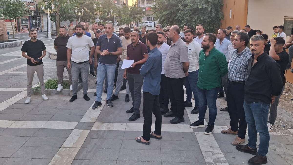 sirnakin-silopi-ilcesinde-tanker-sektorunde-calisan-soforler-calisma-kosullari-ve-sektorde-yasadiklari-sorunlara-iliskin-taleplerini-kamuoyuna-acikladi