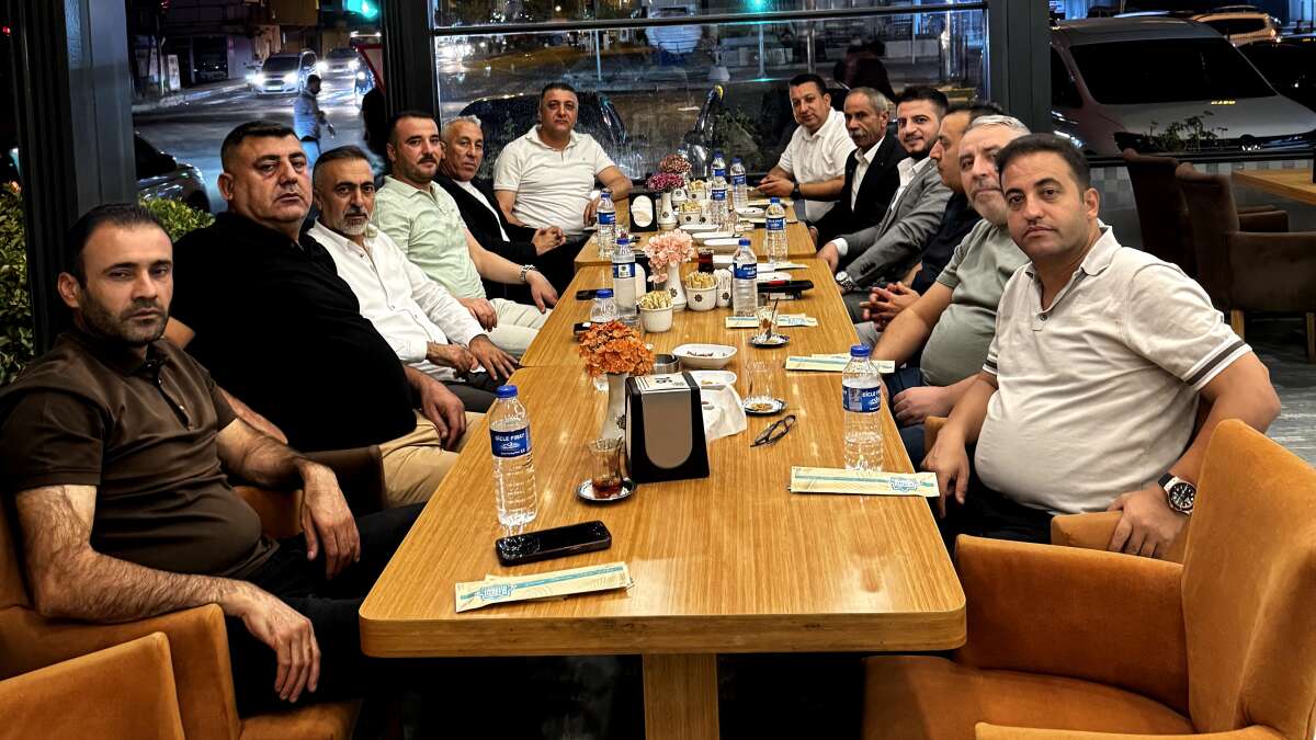sirnakin-silopi-ve-cizre-ilcelerindeki-kuyumcular-dernegi-yoneticileri-aksam-yemeginde-bulusarak-sektor-sorunlarini-ve-yasaklanan-ziynet-altinlarini-gorus-alisverisinde-bulundu