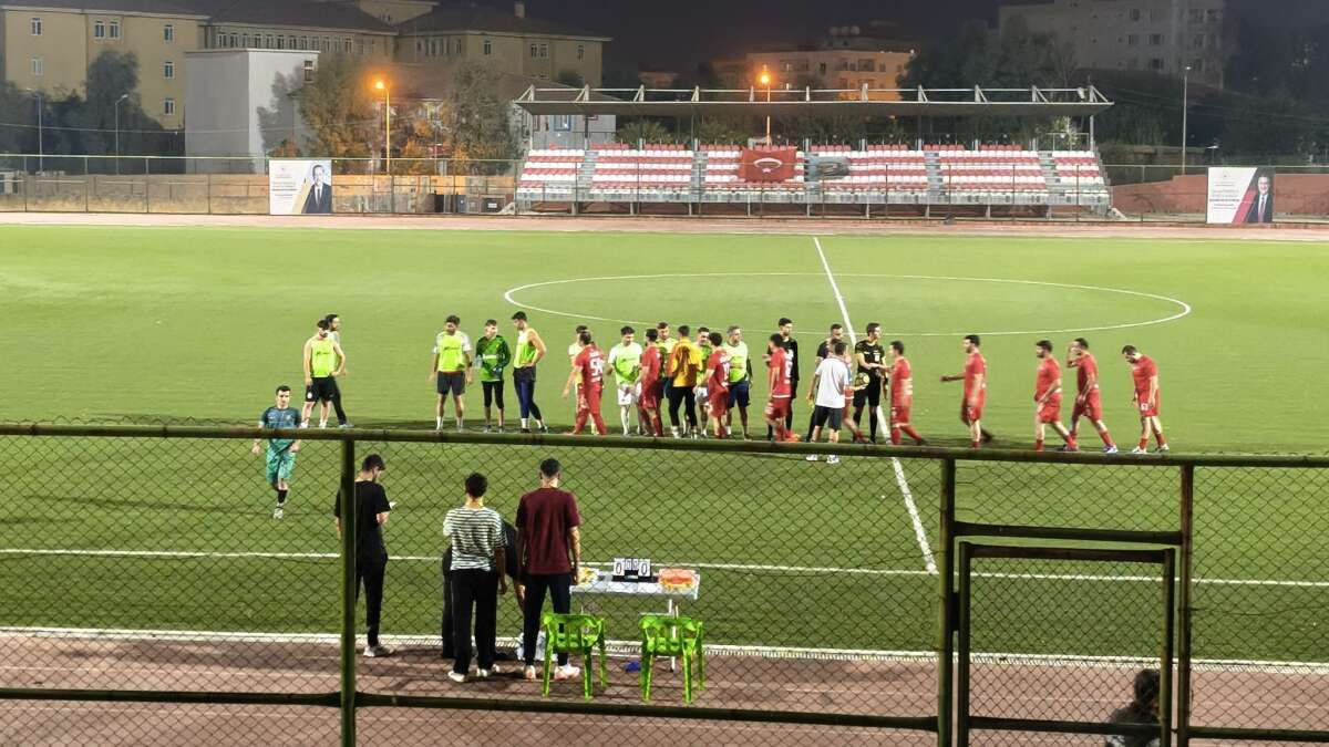 silopide-cumhuriyetin-103-yili-etkinlikleri-kapsaminda-duzenlenen-29-ekim-cumhuriyet-kupasi-futbol-turnuvasi-basladi
