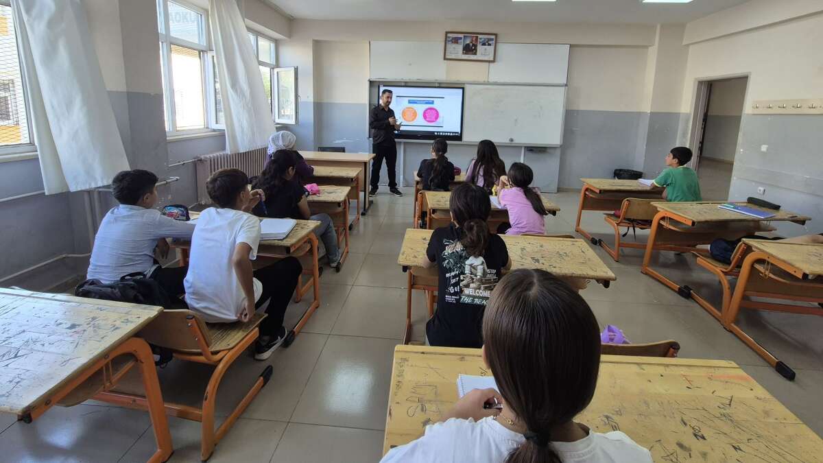 sirnakin-idil-ilcesinde-ogrencilerin-akademik-basarilarini-artirmak-ve-sinavlara-hazirlamak-amaciyla-okullarda-ucretsiz-dyk-kurslari-basladi