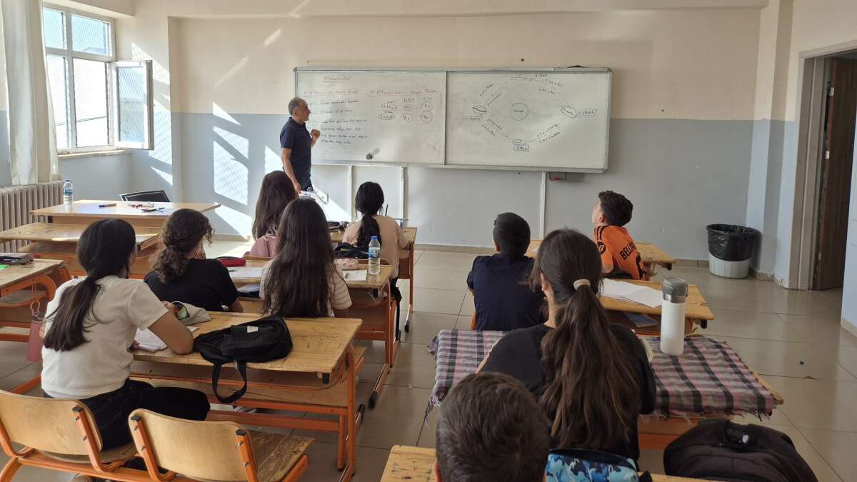 sirnakin-idil-ilcesinde-ogrencilerin-akademik-basarilarini-artirmak-ve-sinavlara-hazirlamak-amaciyla-okullarda-ucretsiz-dyk-kurslari-basladi