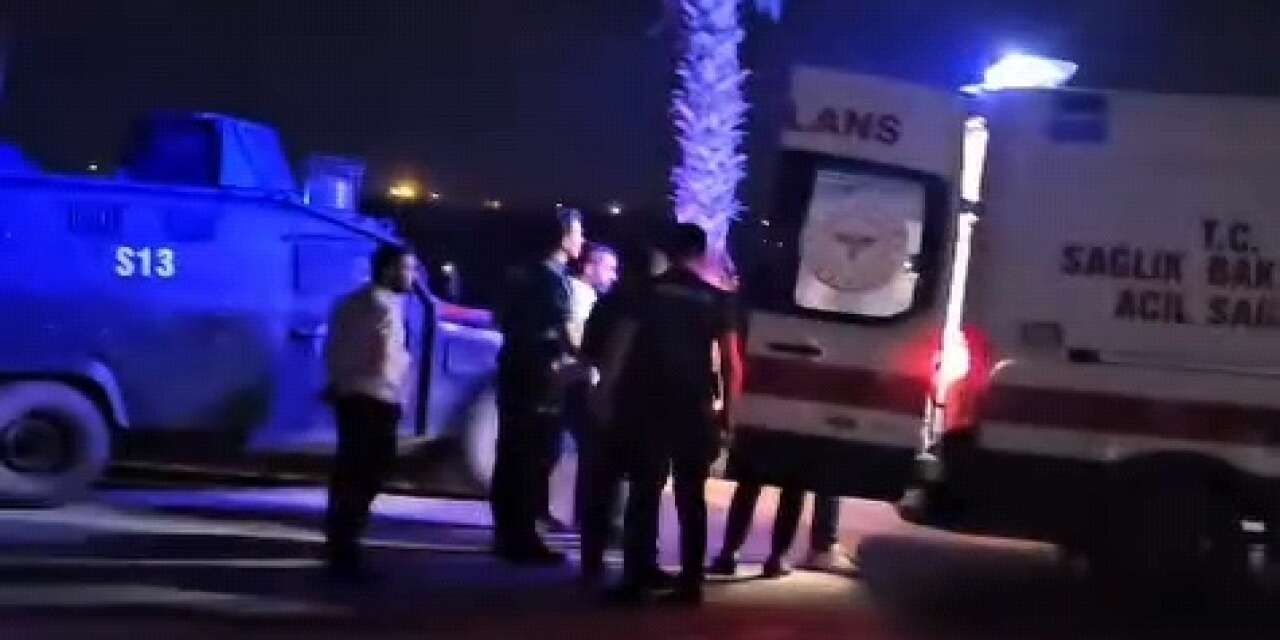 sirnakin-cizre-ilcesinde-el-cezeri-parkinda-atesli-silahla-vurulmus-halde-bulunan-genc-ihbar-uzerine-olay-yerine-gelen-saglik-ekiplerince-cizre-devlet-hastanesine-kaldirildi