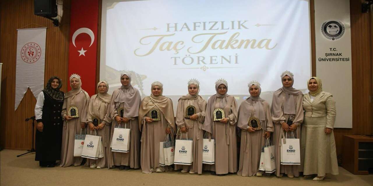 sirnak-universitesi-ilahiyat-fakultesinde-hafizlik-egitimini-tamamlayan-kiz-ogrenciler-icin-tac-giyme-merasimi-gerceklestirildi