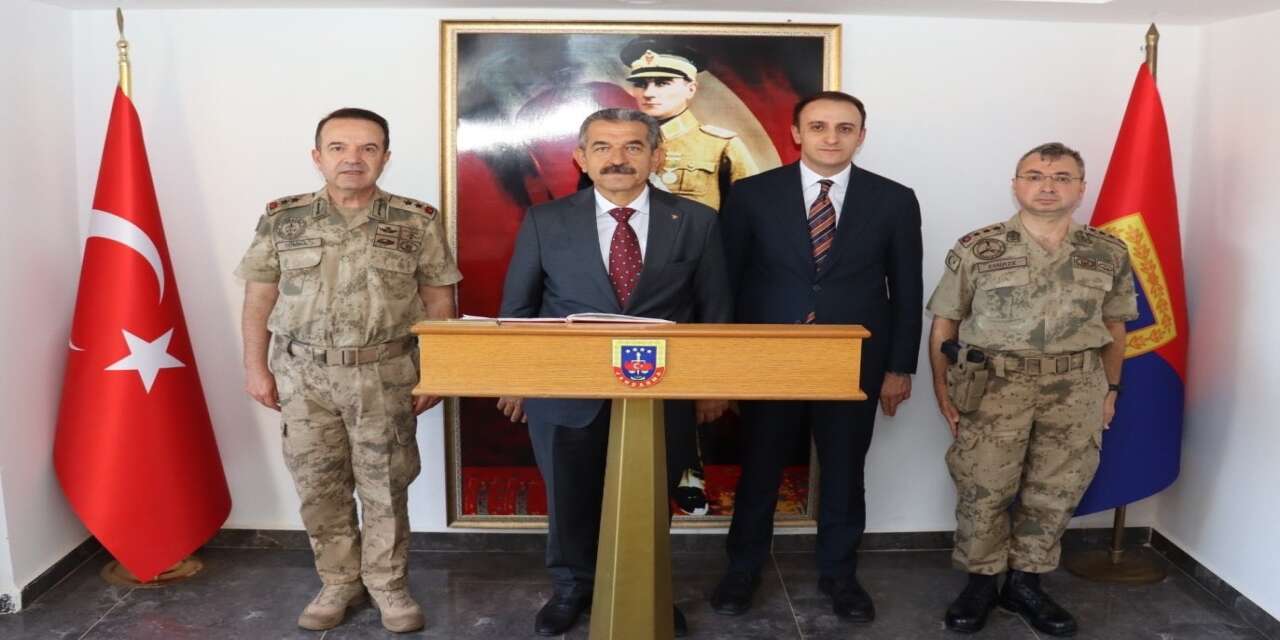 sirnak-valisi-ekici-guclukonakta-mehmetciklerle-bir-araya-geldi
