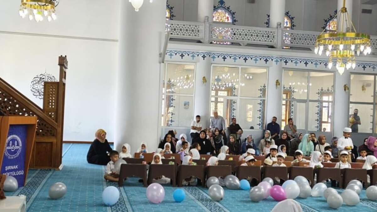 sirnakta-duzenlenen-bed-i-besmele-toreninde-minik-ogrenciler-kuran-i-kerim-ve-din-derslerine-baslamanin-heyecanini-yasadi-programa-il-muftusu-arif-yesiloglu-da-katildi