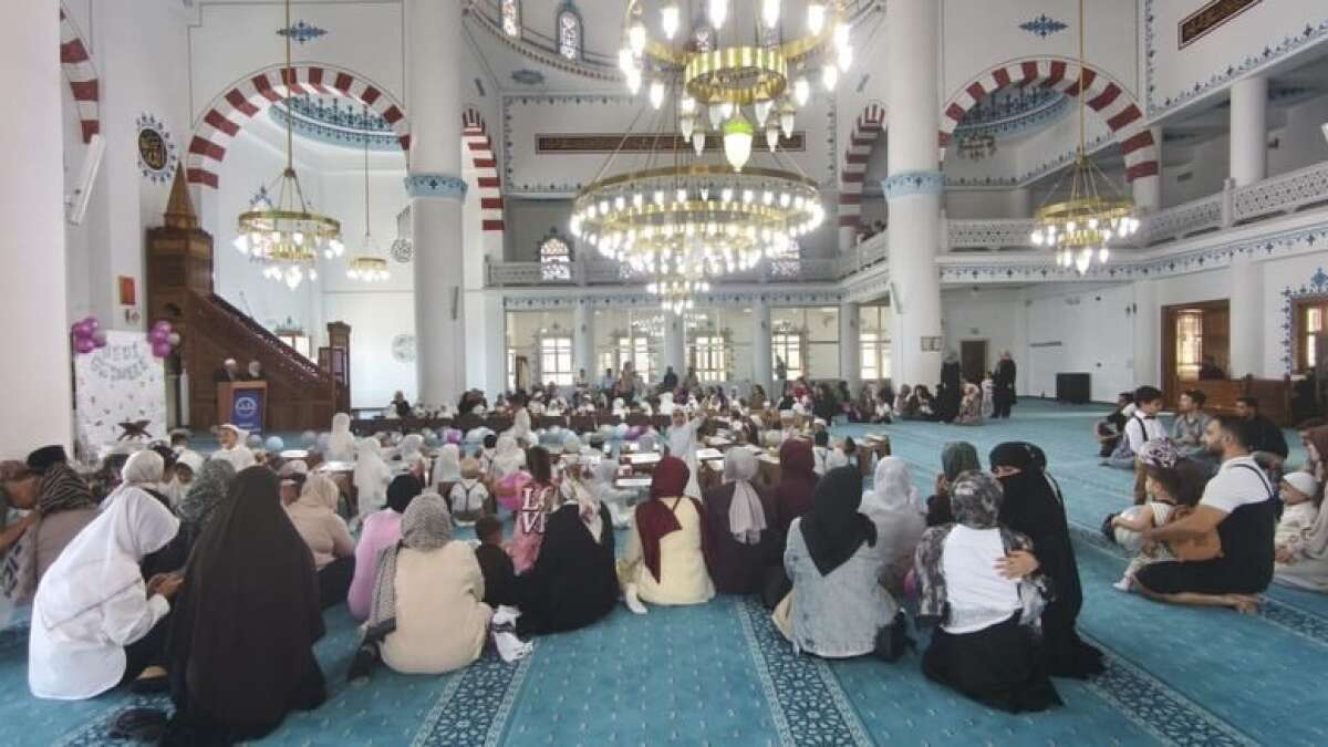 sirnakta-duzenlenen-bed-i-besmele-toreninde-minik-ogrenciler-kuran-i-kerim-ve-din-derslerine-baslamanin-heyecanini-yasadi-programa-il-muftusu-arif-yesiloglu-da-katildi