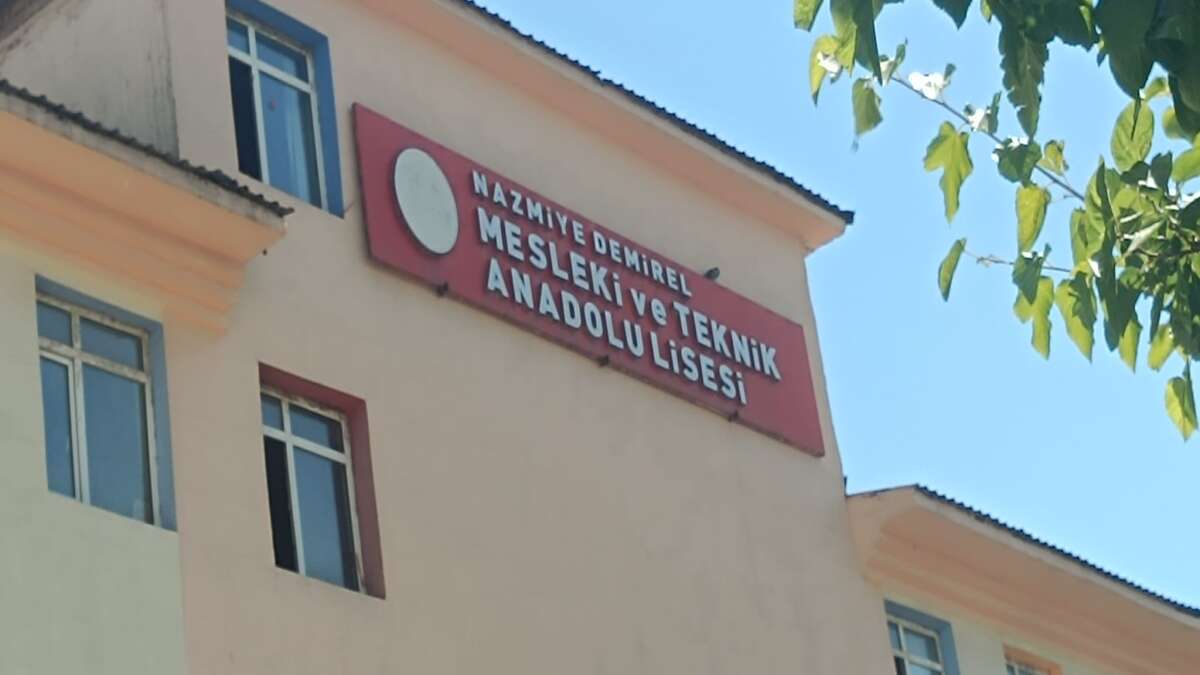 sirnakta-okul-tadilati-velileri-isyan-ettirdi-kiz-cocuklarimiz-sabahin-6sinda-yollara-dusuyor