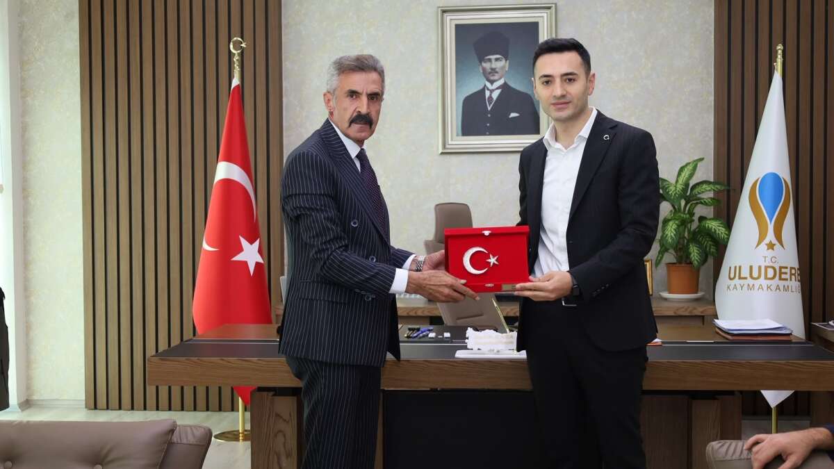 turk-egitim-sen-sirnak-subesi-ve-uludere-ilce-yonetimi-gorevine-yeni-baslayan-uludere-kaymakami-salih-kayayi-makaminda-ziyaret-etti