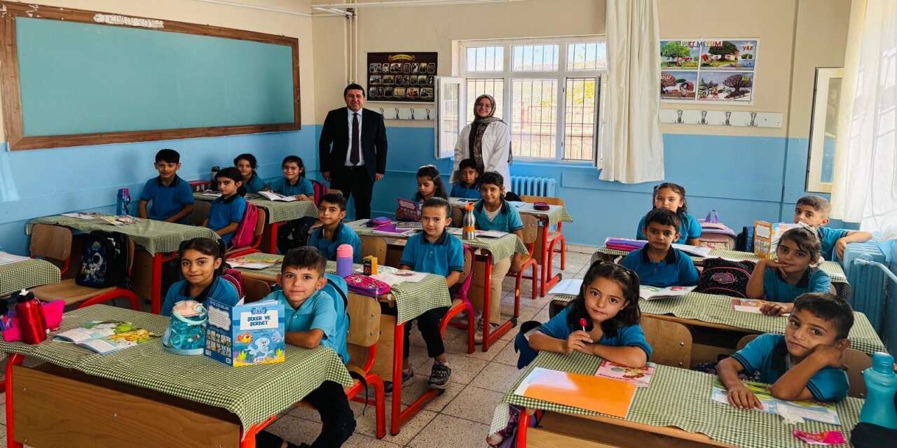ortaokulunu-ziyaret-ederek-okulda-incelemelerde-bulundu
