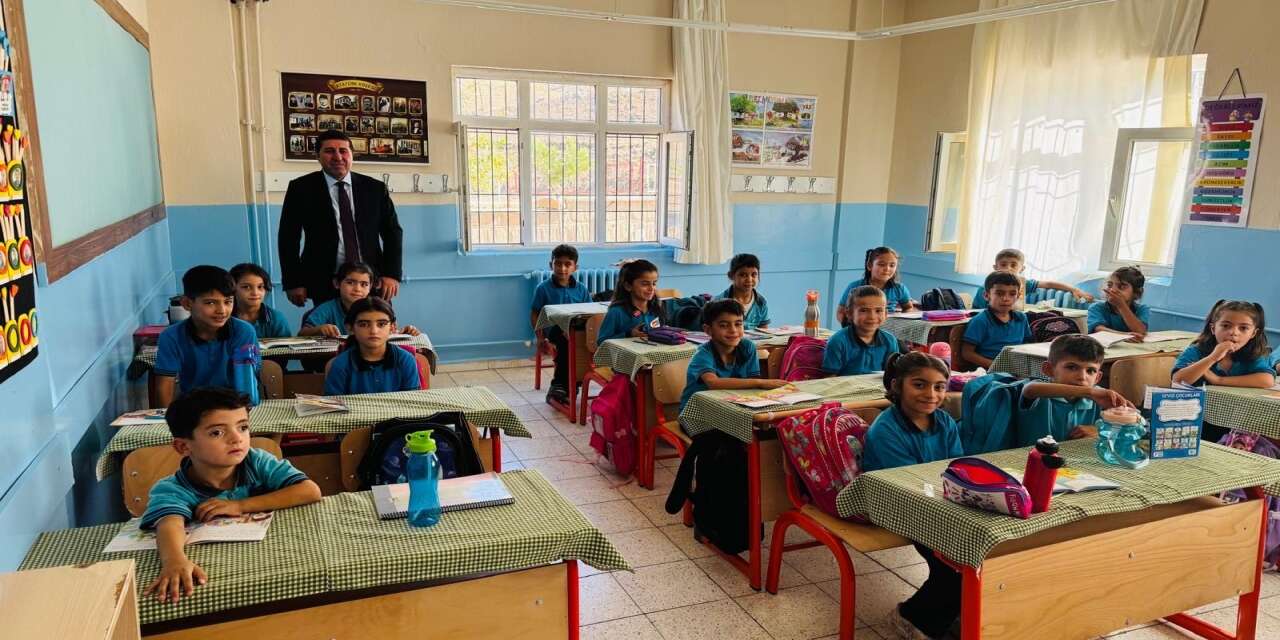 ortaokulunu-ziyaret-ederek-okulda-incelemelerde-bulundu