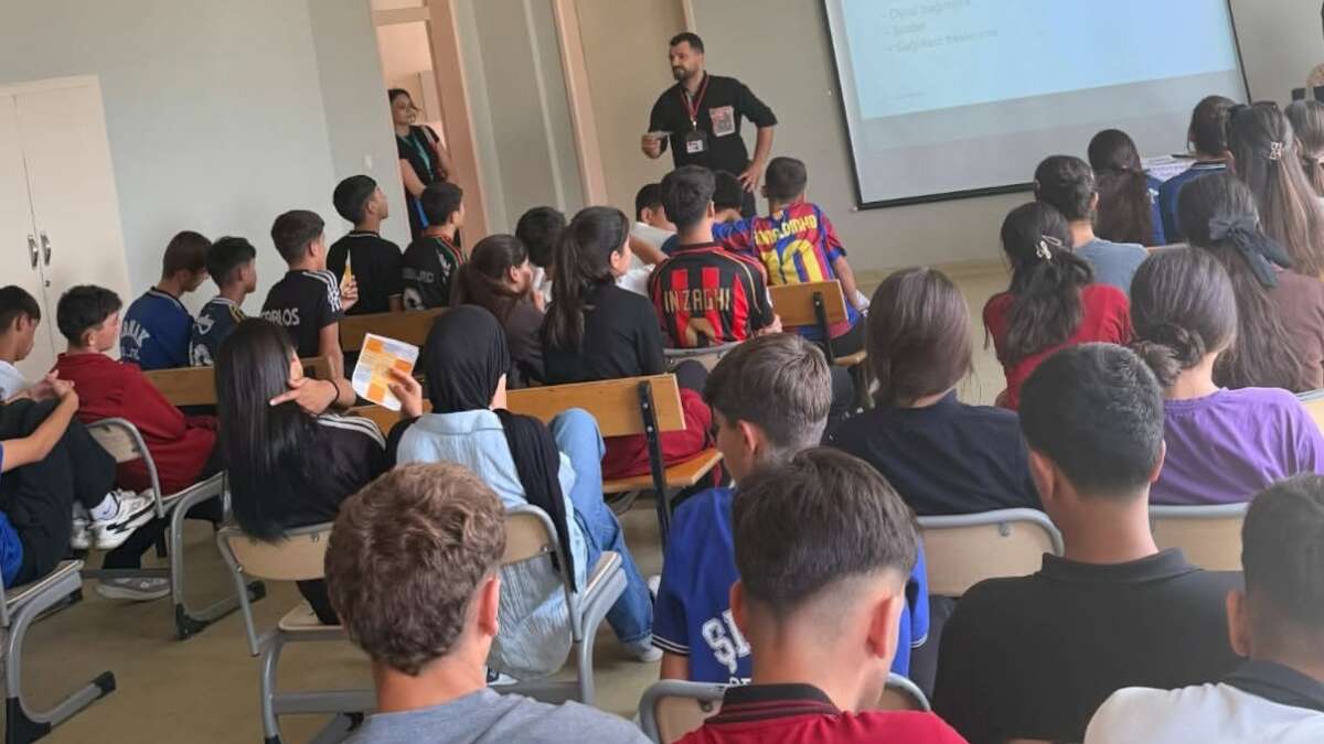 sirnak-merkez-saglikli-hayat-merkezi-sirnak-spor-lisesi-ogrencilerine-yonelik-genc-akademisi-programi-kapsaminda-7-farkli-baslikta-saglik-egitimi-verdi