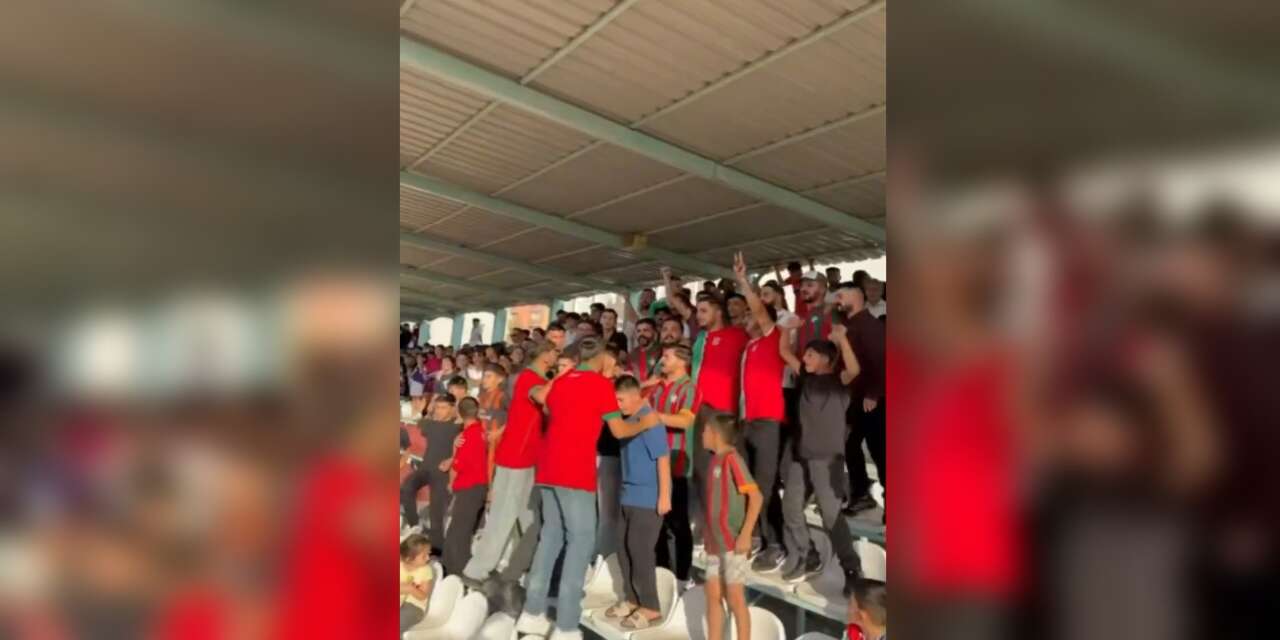 sirnakin-silopi-ilcesinde-kadin-futbol-takiminin-sahadaki-mucadelesine-taraftarlar-tribunden-destek-verdi-silopi-belediyesi-karsilasma-boyunca-takimlarini-yalniz-birakmayan-taraftarlara-tesekkur-etti