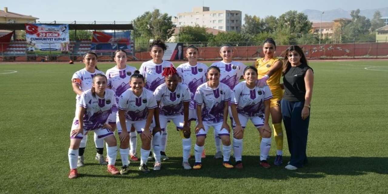 tff-kadinlar-1-liginde-silopi-sehir-stadyumunda-gazikentsporu-konuk-eden-sirnak-kadin-futbol-takimi-1-0-geriye-dustugu-maci-3-1-kazanarak-puanini-6ya-cikardi