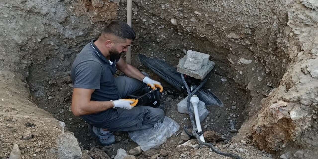 sirnak-silopi-belediyesi-fen-isleri-mudurlugu-su-isleri-birimi-ekiplerinin-ana-hat-abone-baglantisi-ve-ariza-giderme-calismalari-kent-genelinde-devam-ediyor