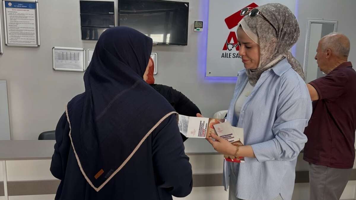 sirnakin-silopi-ilce-saglik-mudurlugu-ekipleri-alzheimer-hastaligina-iliskin-farkindalik-olusturmak-amaciyla-vatandaslari-bilgilendirdi-hastaligin-erken-belirtilerine-dikkat-cekmek-icin-brosurler-dagitti