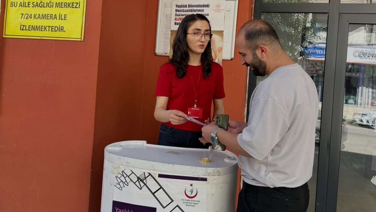 sirnakin-silopi-ilce-saglik-mudurlugu-ekipleri-alzheimer-hastaligina-iliskin-farkindalik-olusturmak-amaciyla-vatandaslari-bilgilendirdi-hastaligin-erken-belirtilerine-dikkat-cekmek-icin-brosurler-dagitti