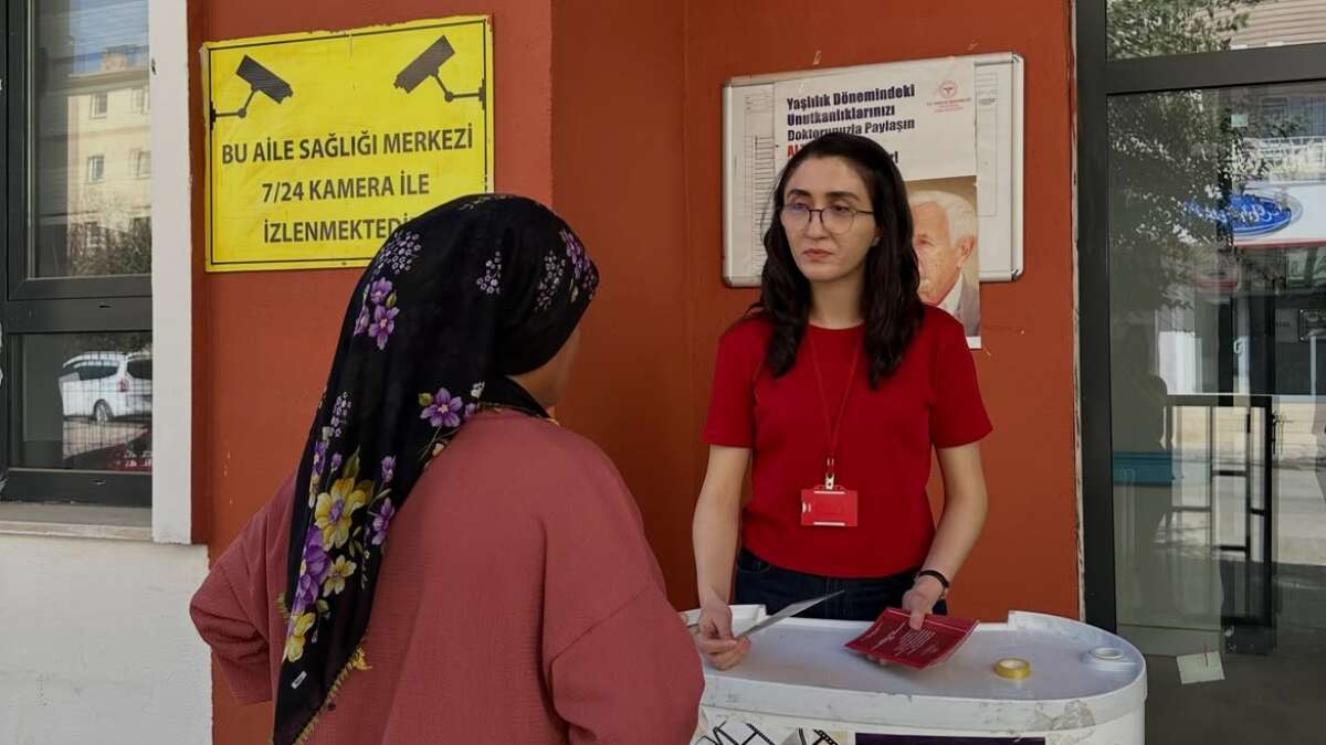 sirnakin-silopi-ilce-saglik-mudurlugu-ekipleri-alzheimer-hastaligina-iliskin-farkindalik-olusturmak-amaciyla-vatandaslari-bilgilendirdi-hastaligin-erken-belirtilerine-dikkat-cekmek-icin-brosurler-dagitti