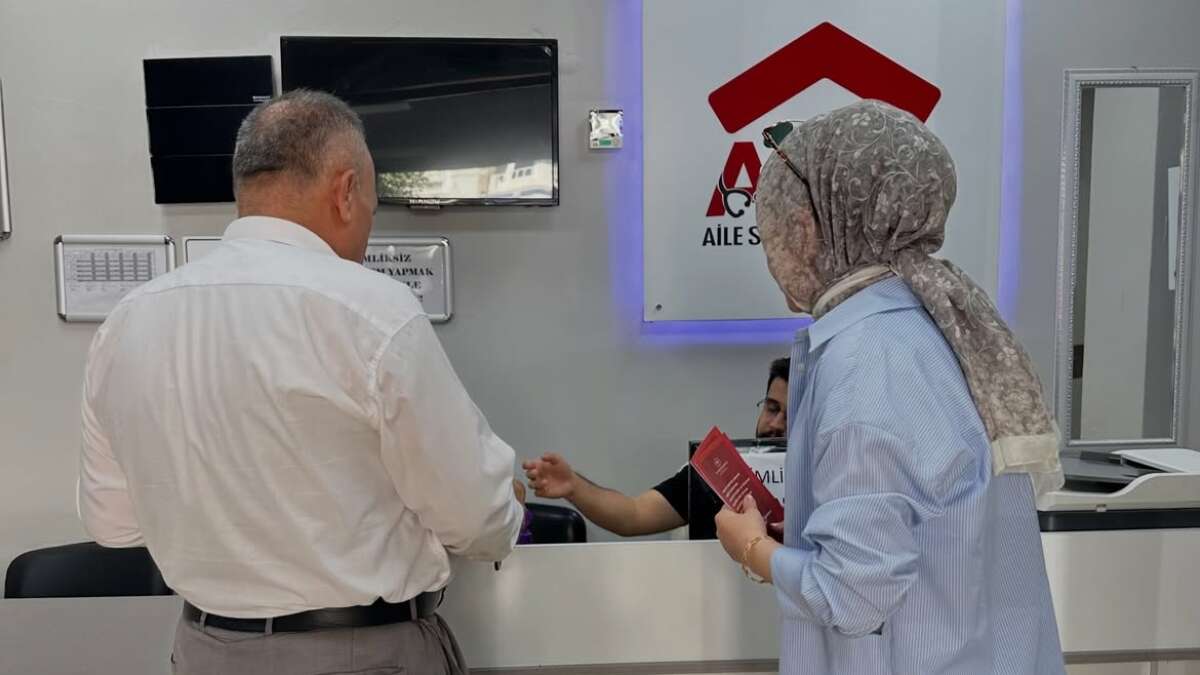 sirnakin-silopi-ilce-saglik-mudurlugu-ekipleri-alzheimer-hastaligina-iliskin-farkindalik-olusturmak-amaciyla-vatandaslari-bilgilendirdi-hastaligin-erken-belirtilerine-dikkat-cekmek-icin-brosurler-dagitti