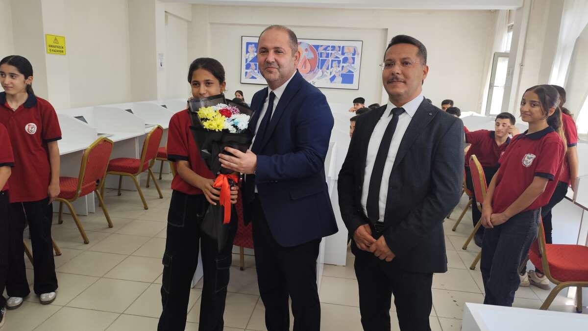 sirnakin-silopi-ilcesinde-ogrencilerin-bilisim-teknolojileri-alanindaki-egitimlerine-katki-saglamak-amaciyla-hazirlanan-teknoloji-sinifi-torenle-hizmete-acildi