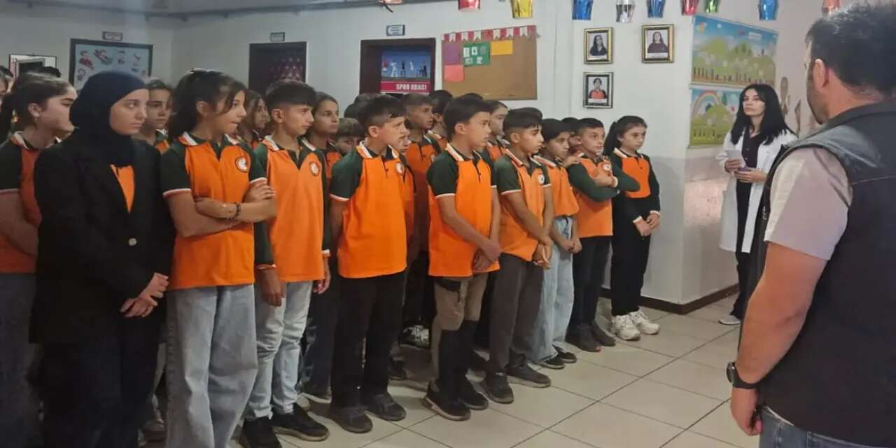 sirnakin-uludere-ilcesinde-28-eylul-dunya-kuduz-gunu-kapsaminda-ogrencilere-yonelik-bilgilendirme-egitimi-duzenlendi