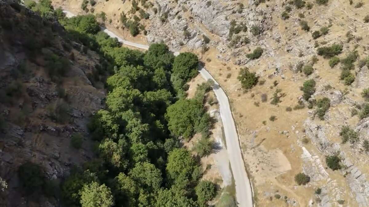 beytussebapa-bagli-balli-mahallesinde-hayata-gecirilen-5-kilometrelik-beton-yol-projesinin-1-kilometrelik-bolumu-tamamlandi-kalan-kisimda-calismalar-suruyor