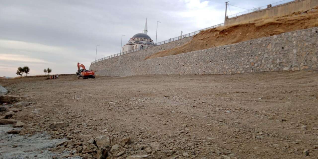 sirnakta-kendale-is-mezarliginda-reglaj-ve-cevre-duzenlemesi