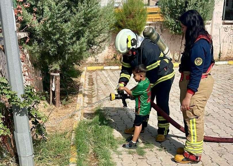cizreli-itfaiyecilerden-miniklere-yangin-guvenligi-egitimi-1