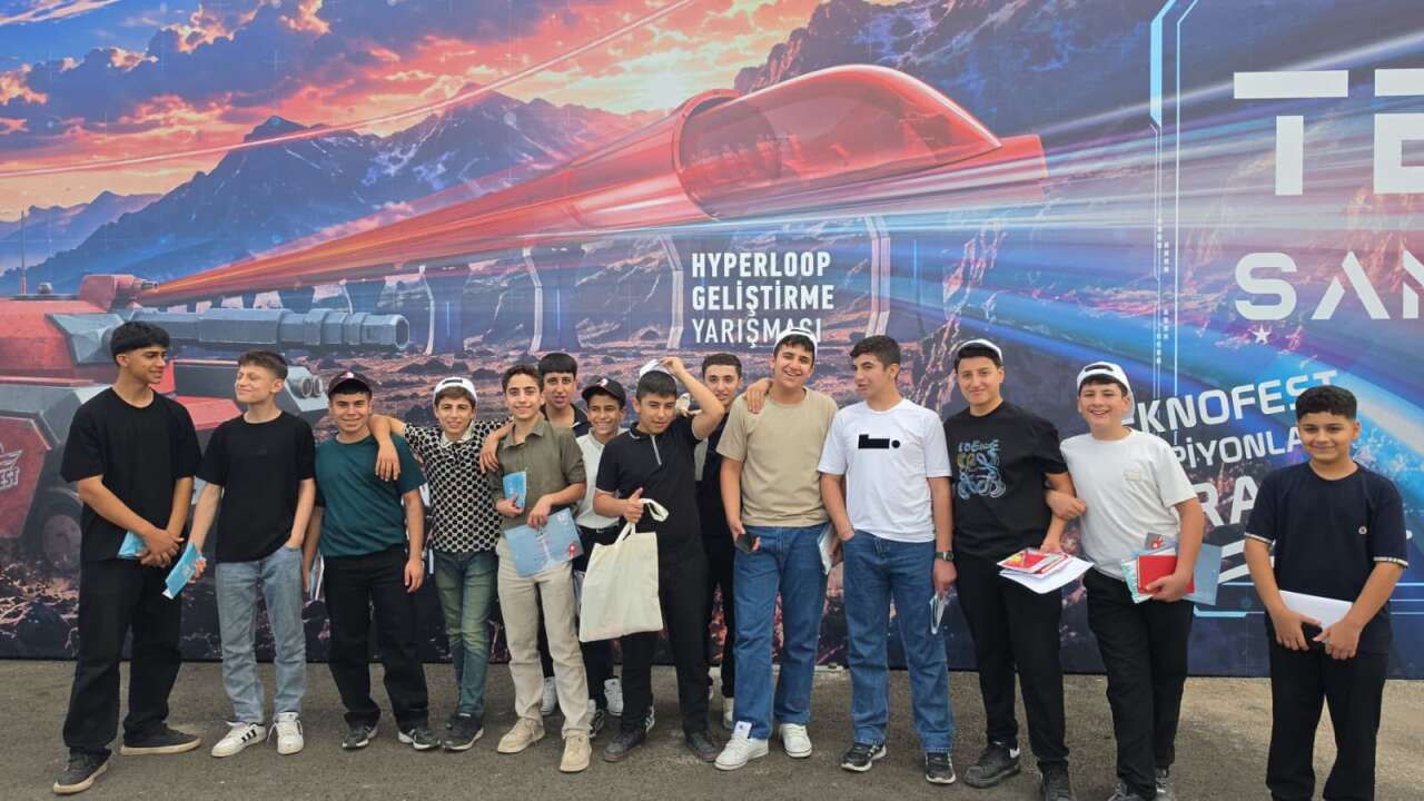 cizreli-ogrenciler-teknofest-coskusunu-yerinde-yasadi-1