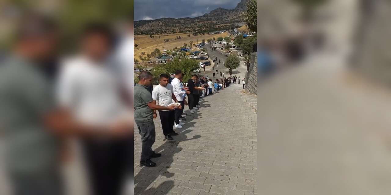 sirnak-balverende-asirlik-gelenek-yasatildi-mezarlik-ziyaretinde-dualar-edilip-y