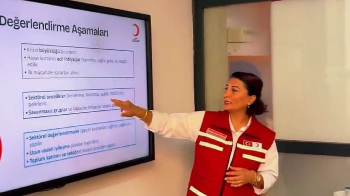 cizrede-kizilay-afet-yonetimine-giris-egitimi-sirnak-hakkari-ve-batman-ekipleri-katildi