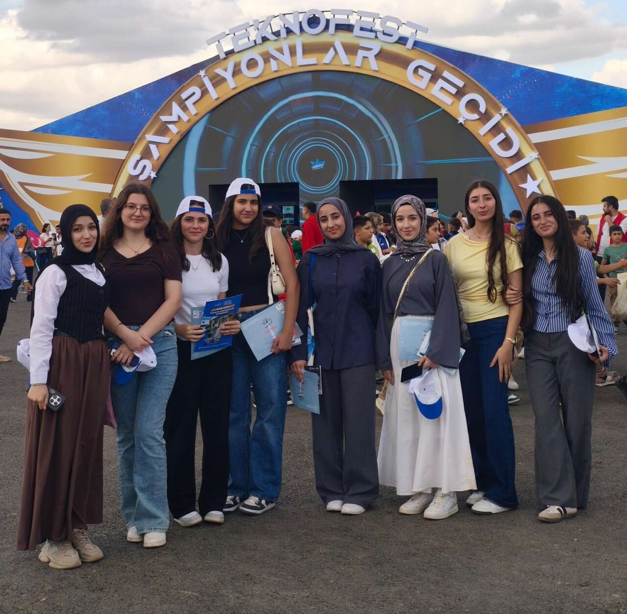 idilli-ogrenciler-teknofest-sanliurfada-heyecana-ortak-oldu-4