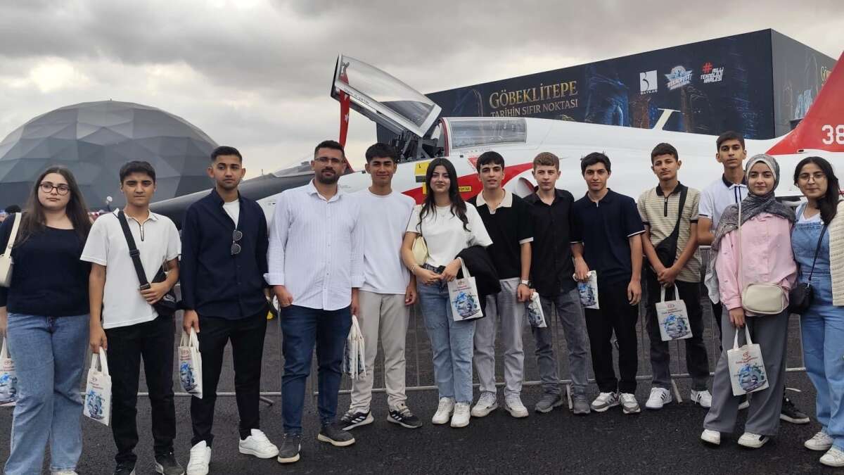 sirnakli-genclerden-ucan-araba-cezeriye-yogun-ilgi-el-cezerinin-torunlari-teknofestte