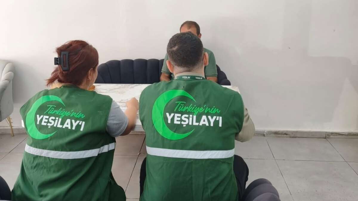 yesilay-sirnak-subesi-kadin-komisyonu-ve-yedam-uzman-klinik-psikologu-esnafi-ziyaret-etti-ucretsiz-ve-gizlilik-esasiyla-sunulan-psikososyal-destek-hizmetleri-anlatildi