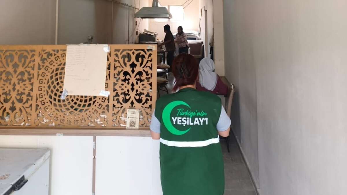 yesilay-sirnak-subesi-kadin-komisyonu-ve-yedam-uzman-klinik-psikologu-esnafi-ziyaret-etti-ucretsiz-ve-gizlilik-esasiyla-sunulan-psikososyal-destek-hizmetleri-anlatildi