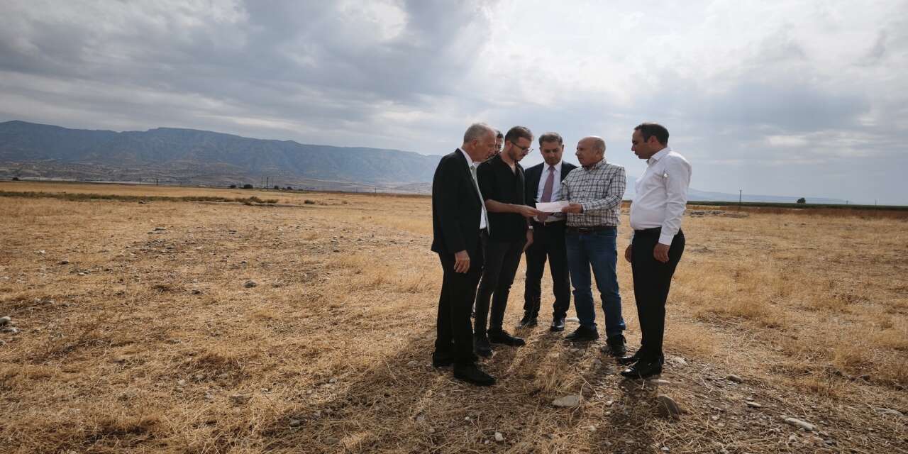 silopi-kaymakami-caglar-partal-silopi-karma-organize-sanayi-bolgesi-osb-olarak-planlanan-alanda-baslatilan-jeolojik-etut-calismalarini-yerinde-inceledi